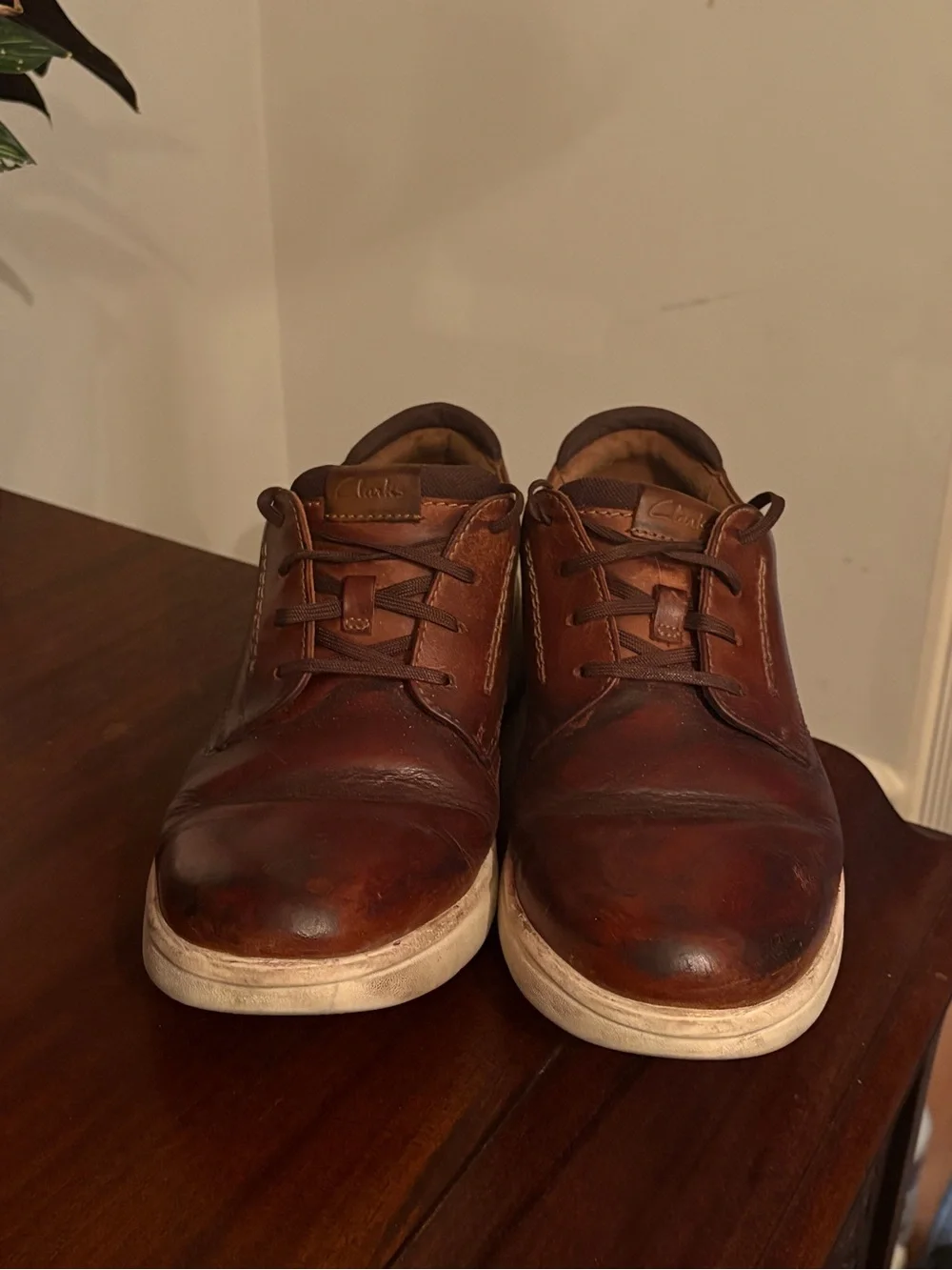 Clarks Men's Brown Leather Lace-Up Oxfords with White Sole 9.5         0025